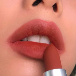 Son Mac Powder Kiss 925 Marrakesh-Mere – Đỏ Nâu - Image 6