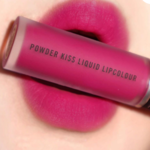 Son Kem MAC Powder Kiss Liquid Lipcolour - 986 Make It Fashun – Hồng Fuchsia - Image 3