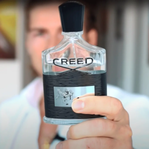 Nước Hoa Nam Creed Aventus EDP Nước hoa nam cao cấp Creed Aventus For Men sở hữu thiết kế mới lạ và độc đáo với dạng chai thủy tinh được bao bọc bởi một lớp băng quấn bằng da màu đen.