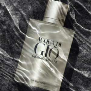Nước Hoa Nam Giorgio Armani Acqua Di Gio Pour Homme EDT Acqua Di Gio Pour Homme EDT được ra đời bởi nhà pha chế tài năng Alberto Morillas. Ông chia sẻ rằng đây là dòng nước hoa được sáng tạo từ chính những xúc cảm của ông trong kỳ nghỉ dưỡng tại hòn đảo xinh đẹp Pantellerie.