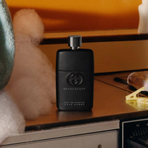 Nước Hoa Nam Gucci Guilty Pour Homme EDP Mặc dù sở hữu vẻ ngoài tương tự như Gucci Gulity EDT, nhưng nước hoa Gucci Guilty EDP lại gợi lên nét đẹp đương thời và mạnh mẽ hơn.