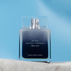Nước Hoa Nam Narciso Rodriguez Bleu Noir EDT Extreme Nước hoa Narciso Rodriguez Bleu Noir EDT sở hữu thiết kế chai vuông vức, thể hiện sự nam tính, mạnh mẽ cùng màu xanh đen huyền bí.