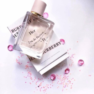 Nước Hoa Nữ Burberry Her EDP Nước hoa Burberry Her có nồng độ Eau De Parfum (EDP) với hàm lượng tinh dầu cao, hương thơm nồng nàn và bền mùi.