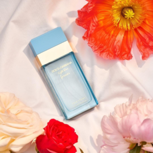 Nước Hoa Nữ Dolce & Gabbana Light Blue Forever Pour Femme EDP Nước hoa nữ Dolce & Gabbana Light Blue Forever thuộc nhóm hương Floral Fruity thanh mát. Sản phẩm được ra đời bởi nhà sáng chế mùi hương Olivier Cresp
