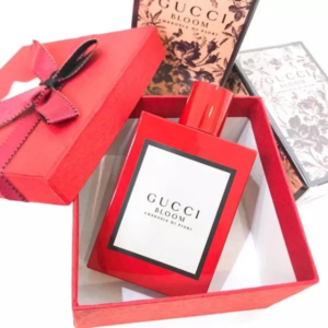 Nước Hoa Nữ Gucci Bloom Ambrosia Di Fiori EDP Intense Phiên bản Ambrosia Di Fiori EDP tái hiện lại thiết kế của chai nước hoa chính hãng Gucci Bloom lúc ban đầu, với thân hình chữ nhật cùng nắp tròn.