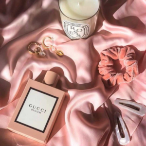 Nước Hoa Nữ Gucci Bloom For Women EDP Bên cạnh hương thơm thanh lịch thì vẻ ngoài tinh tế đầy sang chảnh của Gucci Bloom EDP cũng là một điểm nhấn khó phai trong lòng các tín đồ nước hoa nữ.