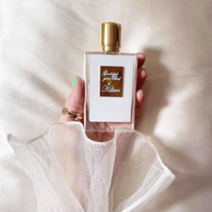 Nước Hoa Nữ Kilian Good Girl Gone Bad EDP Kilian Good Girl Gone Bad như miêu tả chân thực một cô gái đang mặc chiếc đầm màu trắng tinh khôi.