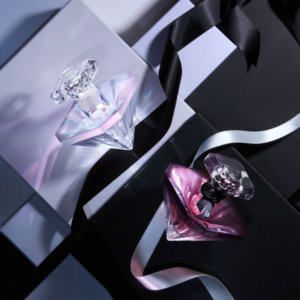 Nước Hoa Nữ Lancôme Trésor La Nuit EDP Bên cạnh hương thơm thanh lịch thì vẻ ngoài tinh tế đầy sang chảnh của Lancome La Nuit Tresor cũng là một điểm nhấn khó phai đối với mọi tín đồ nước hoa nữ.