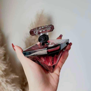 Nước Hoa Nữ Lancôme Trésor La Nuit EDP Quyền lực, đam mê và ngập tràn lôi cuốn, nước hoa chính hãng Lancome La Nuit Tresor chính là viên ngọc quý mà mọi cô nàng đều khát khao được sở hữu một lần trong đời.
