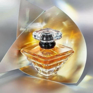 Nước Hoa Nữ Lancôme Tresor L'eau De Parfum Bên cạnh hương thơm thanh lịch thì vẻ ngoài đầy tinh tế của nước hoa chính hãng Lancôme Tresor cũng là một điểm nhấn khó phai. 