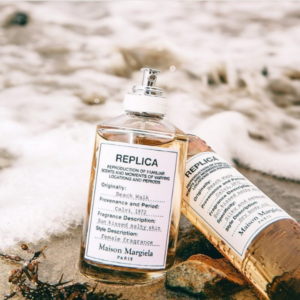Nước Hoa Nữ Maison Margiela Replica Beach Walk EDT Beach Walk đã vô cùng thành công trong việc nắm bắt những tinh túy từ sự hạnh phúc vô tư lự của một ngày hè.