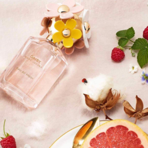 Nước Hoa Nữ Marc Jacobs Daisy Eau So Fresh EDT Nước hoa nữ chính hãng Marc Jacobs Daisy Eau So Fresh sở hữu hương thơm quyến rũ kỳ lạ, pha lẫn với một chút màu sắc của sự trẻ trung, sống động và vui tươi.