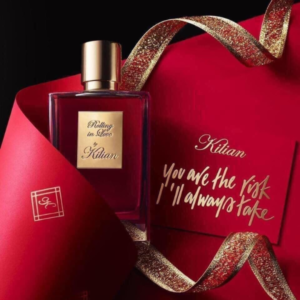 Nước Hoa Unisex Kilian Rolling In Love EDP Rolling In Love đại diện cho những trải nghiệm đầy tinh tế cho các quý ông và quý cô thời thượng, khiến đối phương lưu luyến mãi không thôi. 