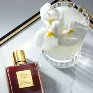 Nước Hoa Unisex Kilian Rolling In Love EDP Rolling In Love nắm bắt sự lãng mạn cùng cảm giác háo hức của những mối quan hệ vừa chớm nở.