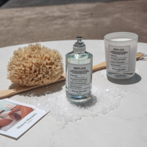 Nước Hoa Unisex Maison Margiela Replica Bubble Bath EDT Nước hoa cao cấp Maison Margiela Replica Bubble Bath mở ra không gian quen thuộc nơi nhà tắm với những ngọn nến thơm vô cùng lãng mạn.