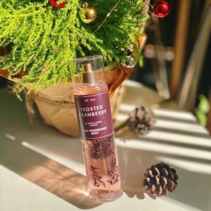 Body Mist Bath And Body Works Frosted Cranberry - Image 4