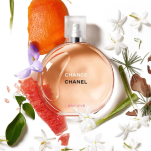 Nước Hoa Nữ Chanel Chance Eau Vive EDT Lớp hương đầu là sự hòa quyện của các tinh chất cam đỏ, bưởi và chi cam chanh, mang đến sự nhẹ nhàng thanh khiết vô cùng thoải mái.
