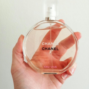 Nước Hoa Nữ Chanel Chance Eau Vive EDT Chanel Chance Eau Vie thanh lịch và tinh tế với hương hoa cỏ - gỗ - xạ hương quyến rũ.