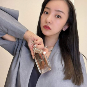 Nước Hoa Nữ Christian Louboutin Loubimar Légère EDP Đây chính là sản phẩm của nhà chế tác nước hoa Marie Salamagne. Cô đã mang đến một màu sắc tươi trẻ, đưa chúng ta vào nơi sâu thẳm của ánh sáng mới.