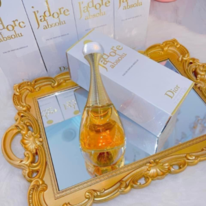 Nước Hoa Nữ Dior J’adore Absolu EDP Mang hình dáng giọt nước với màu vàng hoàng gia làm chủ đạo, phần nước hoa bên trong lẫn nắp xoắn đều khoác lên mình một màu vàng óng ả.