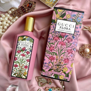 Nước Hoa Nữ Gucci Flora Gorgeous Gardenia EDP Đây là một lọ nước hoa của niềm vui, được tạo nên bởi sự kết hợp của hoa dành dành, hương hoa nhài mặt trời, hương hoa lê tươi vui và hương đường nâu ngọt ngào.