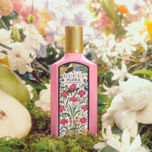 Nước Hoa Nữ Gucci Flora Gorgeous Gardenia EDP Flora Gorgeous Gardenia được đựng trong chai nước hoa dạng thân dài màu hồng cùng phần nắp vàng sáng bóng.