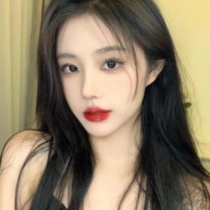 Son Kem YSL Vinyl Cream 420 Chili Vibration – Màu Đỏ Chili - Image 4