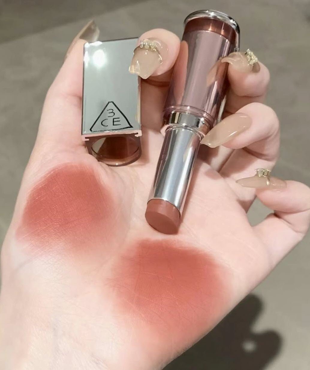 Son 3CE Blur Matte Lipstick Peanut Beige - Màu Cam Đất