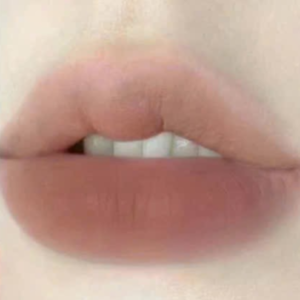 Son Prada Monochrome Hyper Matte Lipstick B01 Argile