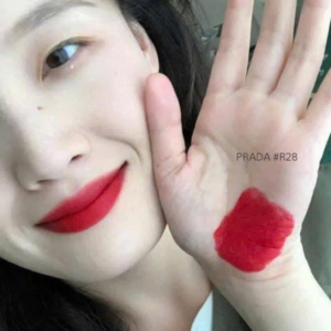 Son Prada Monochrome Hyper Matte Lipstick R28 Fuoco